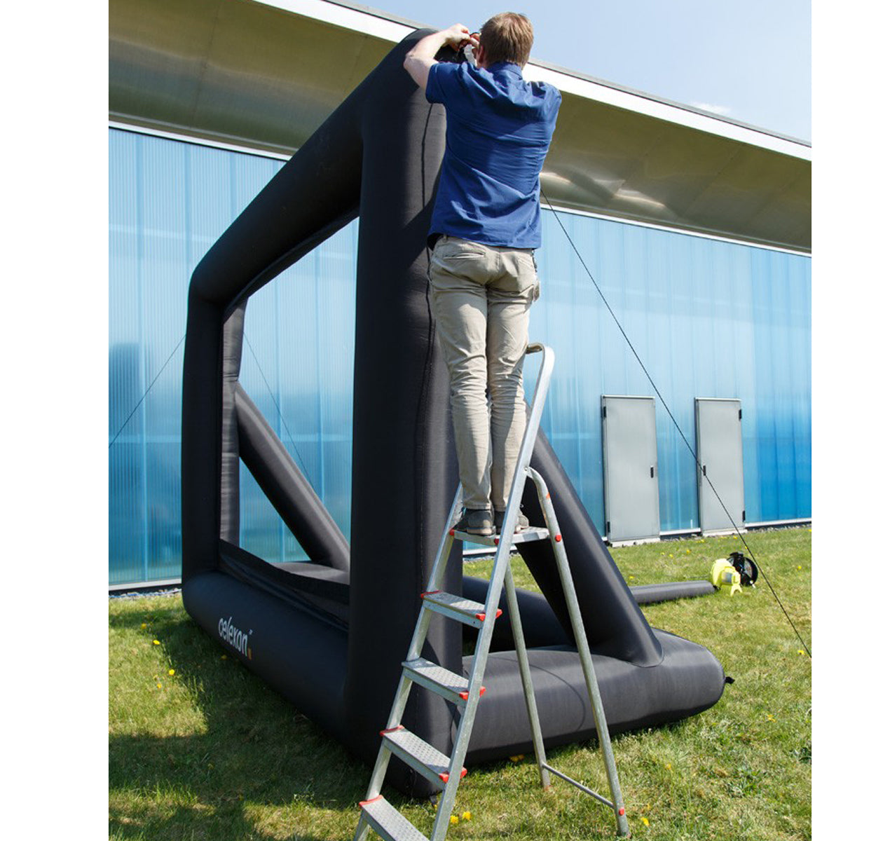 Celexon Inflatable Outdoor Projector Screen - Setup